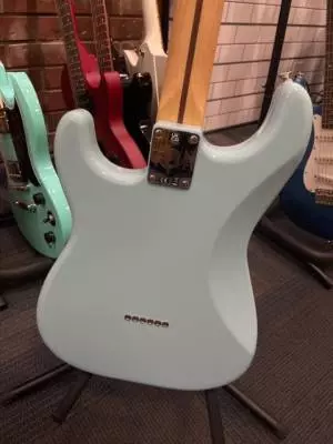 Fender Tom Delonge Stratocaster 2